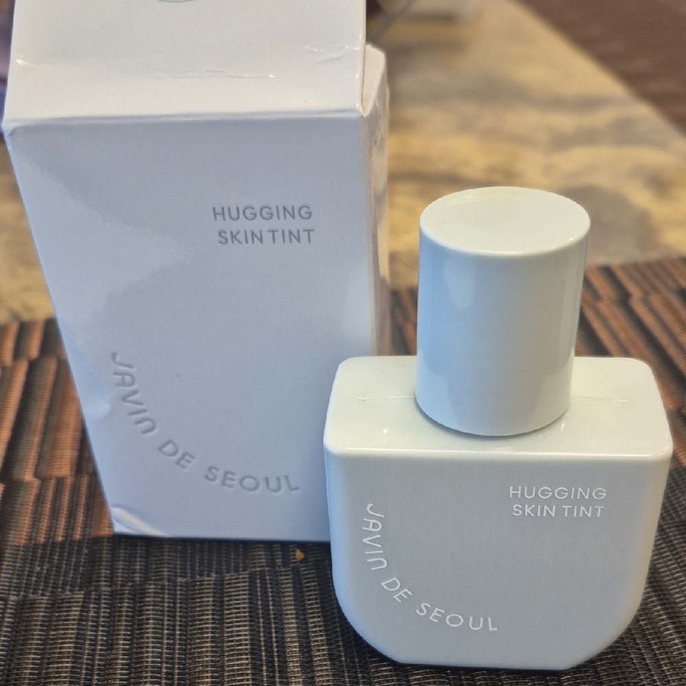 Hugging Skin Tint - Airy Bloom